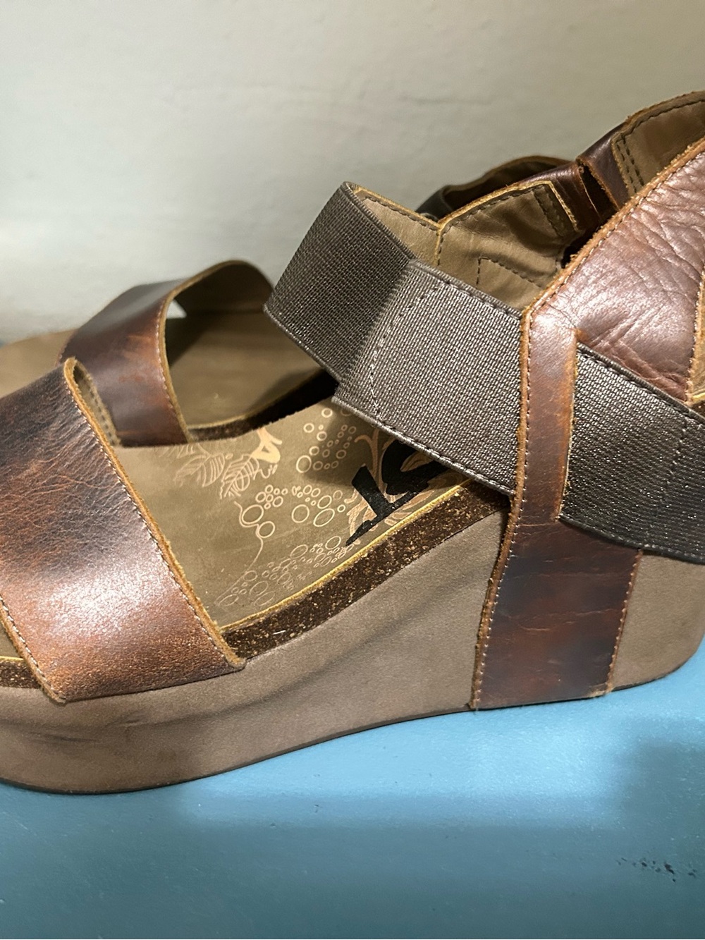 OTBT Brown Leather Wedge Sandals with Elastic Strap